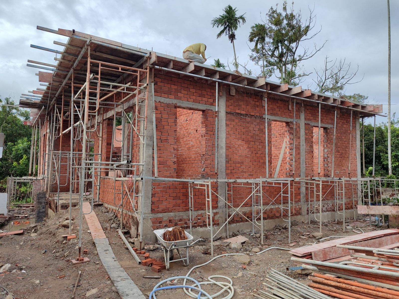 xay-nha-cap-4-tron-goi-long-khanh